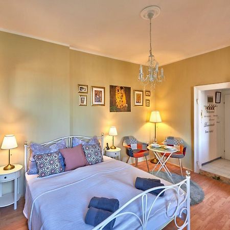 Old City Romantic Studio With Free Private Parking PUY Eksteriør bilde