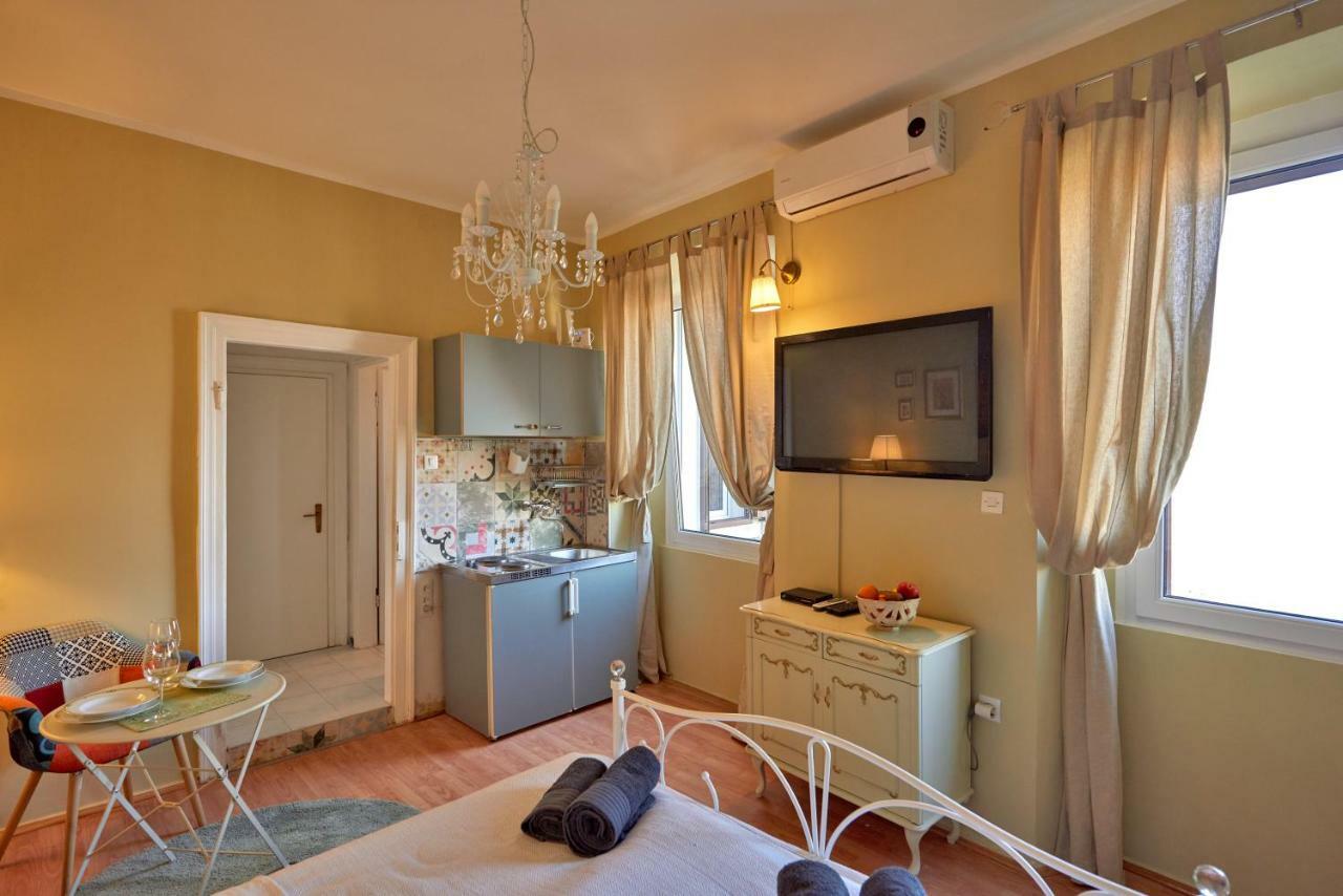 Old City Romantic Studio With Free Private Parking PUY Eksteriør bilde